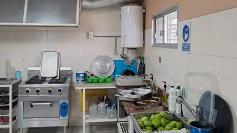 Cómo mantener y optimizar los equipos de cocina en instituciones educativas