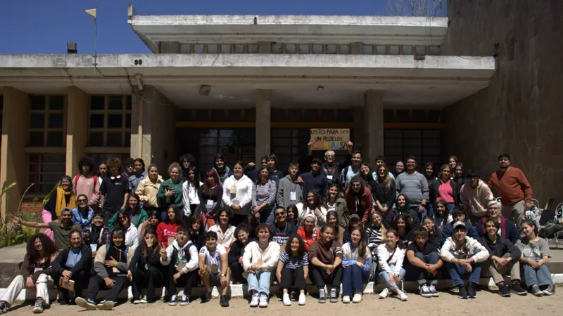 Transformación de comunidades a través del empoderamiento juvenil